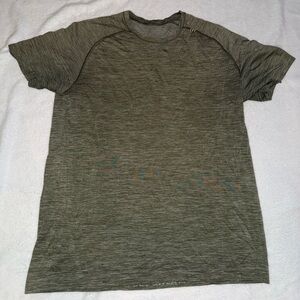 Men's Lululemon Olive Green T-Shirt